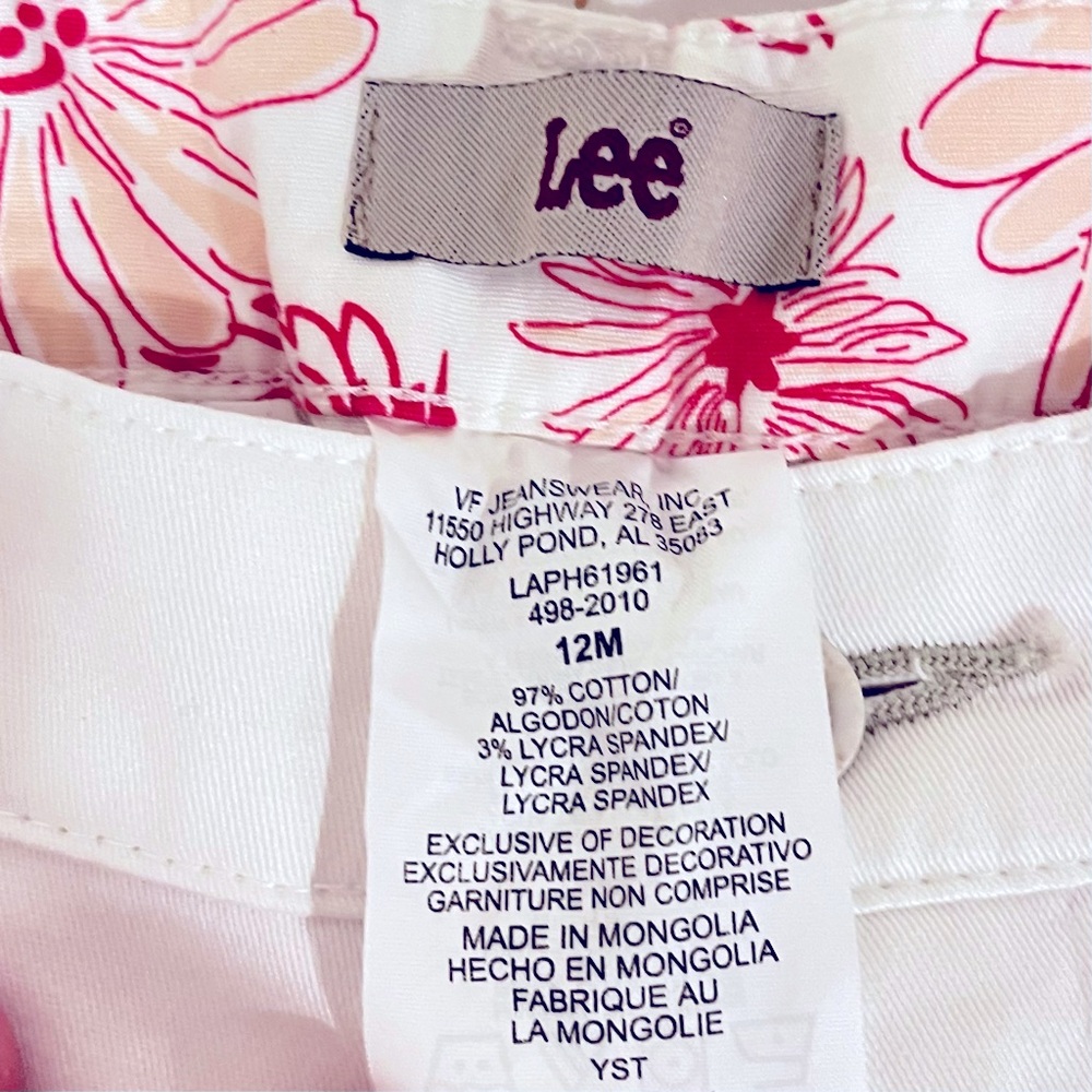 Lee- White Stretch Classic Cropped Pants. Size: 12 - Picture 4 of 4